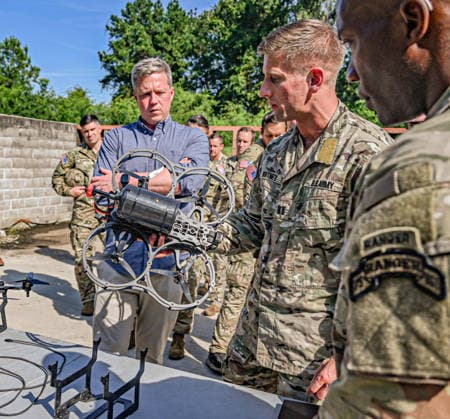 August 26, 2025, Savannah, Ga, United States: U.S Secretary of the Army Dan Driscoll, left, listens to soldiers with the 1st Battalion, 75th Ranger Regiment explain a few of the drone weapons used at Hunter Army Airfield, August 26, 2025 in Savannah, Georgia. Savannah United States - ZUMAp138 20250826_zaa_p138_006 Copyright: xSgt.xDavidxResnick UsxArmyx