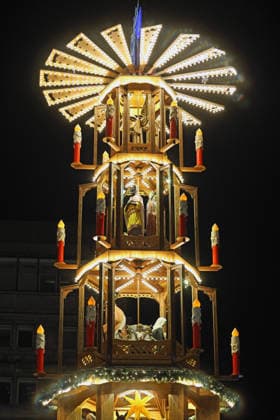 Largest Christmas pyramid in Essen One of the worlds largest Christmas pyramids, measuring over 20 meters, is being erected by the company Richard Müller und Sohn on Willy Brandt Platz in Essen, making it the main attraction at the Essen Christmas market Essen North Rhine-Westphalia Germany Willy Brandt Platz