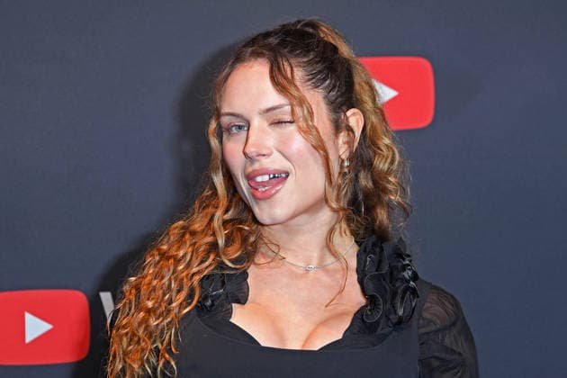 Eli Preiss on the red carpet at the YOUTUBE MUSIC AWARD DINNER at Grill Royal in Berlin on 25 11 2025