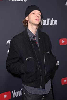Makko on the red carpet for the YOUTUBE MUSIC AWARD DINNER at Grill Royal in Berlin on 25 11 2025