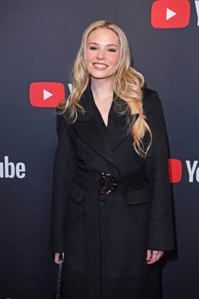 Esther Graf on the red carpet at the YOUTUBE MUSIC AWARD DINNER at Grill Royal in Berlin on 25 11 2025