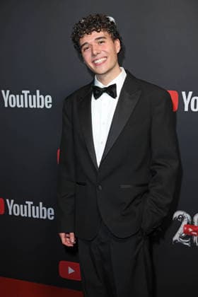 Levent Geiger on the red carpet at the YOUTUBE MUSIC AWARD DINNER at Grill Royal in Berlin on 25 11 2025