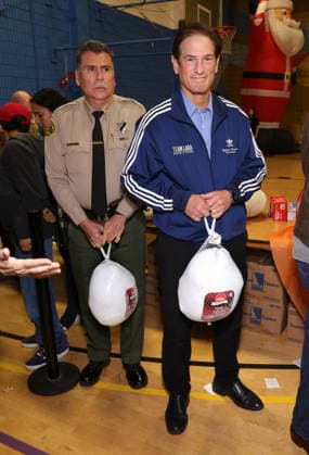 25 November 2025 - Los Angeles, California - Sheriff Robert G. Luna, Nathan Hochman. 44th Annual Miracle on 1st Street Turkey Giveaway! held at The Hollenbeck Youth Center. Los Angeles USA - ZUMAa123 20251125_zaa_a123_016 Copyright: xADx