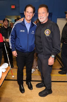 44th Annual Miracle on 1st Street Turkey Giveaway! 25 November 2025 . Los Angeles, California - Nathan Hochman, Governor Arnold Schwarzenegger At 44th Annual Miracle on 1st Street Turkey Giveaway! held at The Hollenbeck Youth Center in Los Angeles., Credit:Sadou Faye Avalon United States, CA, Los Angeles, The Hollenbeck Youth Center  Copyright: xSadouxFayex xAvalonx 1054632124