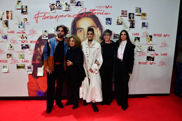 Premiere of the documentary film Flores para Antonio Guillermo Furiase, Lolita Flores, Alba Flores, Ana Villa and Elena Furiase during the premiere of the documentary film Flores para Antonio , on November 25, 2025, in Madrid Spain In Flores para Antonio Alba Flores explores the life and work of her father through unpublished materials, such as home videos, photos, drawings, archival footage and her own music PHOTOCALL FILM PREMIERE Ó Madrid Madrid Espana Copyright: xOscarxOrtizx 7126241