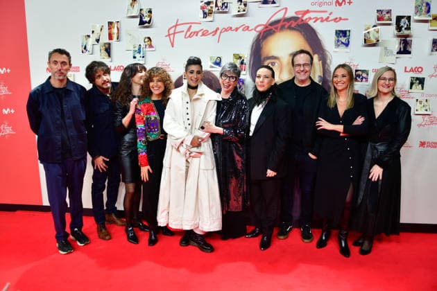 Premiere of the documentary film Flores para Antonio Alba Flores and Ana Villa with the directors, Elena Molina and Isaki Lacuesta, during the premiere of the documentary film Flores para Antonio , on November 25, 2025, in Madrid Spain In Flores para Antonio Alba Flores explores the life and work of his father through unpublished materials, such as home videos, photos, drawings, archival footage and his own music PHOTOCALL FILM PREMIERE Ó Madrid Madrid Espana  Copyright: xOscarxOrtizx 7126251