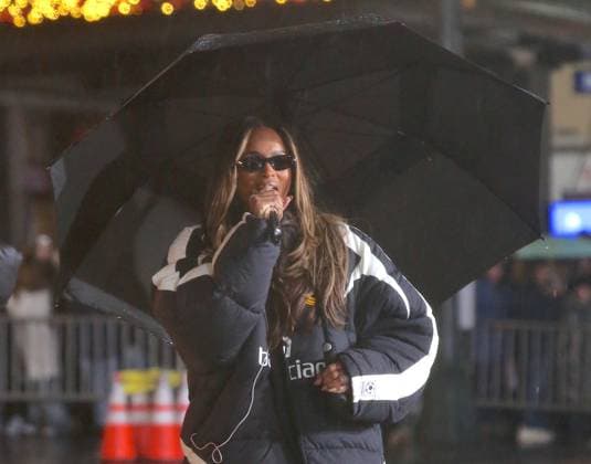 Macy s 99th Thanksgiving Day Parade rehearsals on 34th Street outside of Macy s in the pouring rain Featuring: Ciara Where: New York, New York, United States When: 25 Nov 2025 Credit: Adam Nemser INSTARimages EDITORIAL USE ONLY. NOT FOR USE BY NEWSPAPERS BASED IN THE UK. Copyright: xx instar55293936