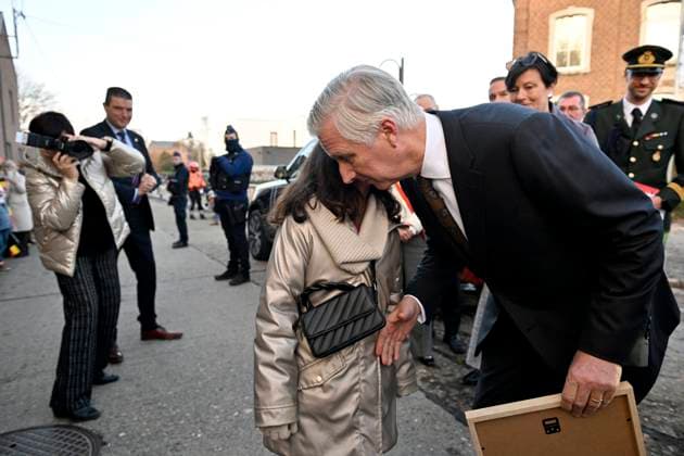 The King Visits Alzheimer Cafe JUPRELLE, BELGIUM - NOVEMBER 26 : King Philippe participates in a session of the Alzheimer Café in Juprelle, a ViADem municipality (dementia-friendly city or municipality). The Alzheimer Café is a meeting place where people with Alzheimer s disease, their loved ones, carers, healthcare providers and other interested parties can meet in a warm and informal atmosphere. Over snacks and drinks, they talk about daily life with the disease and work to break down taboos. It is not a medical consultation or therapy, but a place where people can get information, share experiences, find support and reduce loneliness. The meetings are organised by De Ligue Nationale Alzheimer Liga ASBL vzw Vog, chaired by Baroness Hen Copyright: xBertxVanxDenxBrouckex