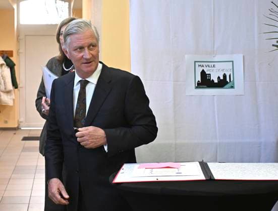 The King Visits Alzheimer Cafe JUPRELLE, BELGIUM - NOVEMBER 26 : King Philippe participates in a session of the Alzheimer Café in Juprelle, a ViADem municipality (dementia-friendly city or municipality). The Alzheimer Café is a meeting place where people with Alzheimer s disease, their loved ones, carers, healthcare providers and other interested parties can meet in a warm and informal atmosphere. Over snacks and drinks, they talk about daily life with the disease and work to break down taboos. It is not a medical consultation or therapy, but a place where people can get information, share experiences, find support and reduce loneliness. The meetings are organised by De Ligue Nationale Alzheimer Liga ASBL vzw Vog, chaired by Baroness Hen Copyright: xBertxVanxDenxBrouckex