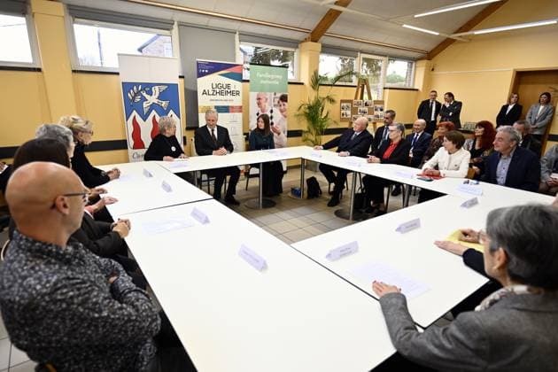 King Philippe - Filip of Belgium pictured during a royal visit to the Alzheimer cafe in Juprelle, Wednesday 26 November 2025. The Alzheimer Cafe is a meeting place where people with Alzheimer s disease, their loved ones, carers, healthcare providers and other interested parties can meet in a warm and informal atmosphere.  ERICxLALMAND 144435763