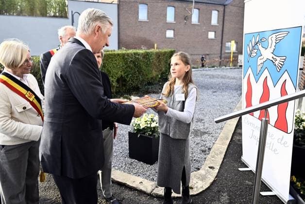King Philippe - Filip of Belgium pictured during a royal visit to the Alzheimer cafe in Juprelle, Wednesday 26 November 2025. The Alzheimer Cafe is a meeting place where people with Alzheimer s disease, their loved ones, carers, healthcare providers and other interested parties can meet in a warm and informal atmosphere.  ERICxLALMAND 144435781