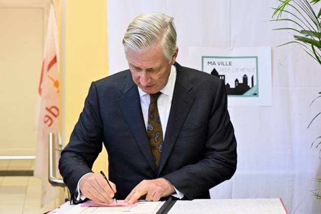 King Philippe - Filip of Belgium pictured during a royal visit to the Alzheimer cafe in Juprelle, Wednesday 26 November 2025. The Alzheimer Cafe is a meeting place where people with Alzheimer s disease, their loved ones, carers, healthcare providers and other interested parties can meet in a warm and informal atmosphere.  ERICxLALMAND 144437421