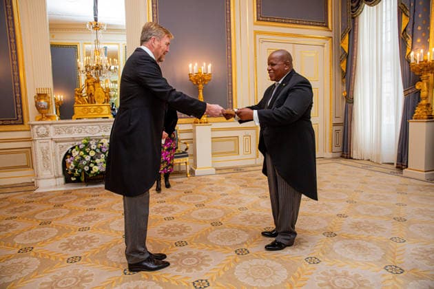26-11-2025 Palace King Willem-Alexander during the credentials (geloofsbrieven) of the Ambassador of the Republic of Suriname, His Excellency R. W. Panka, at palace Noordeinde in The Hague. Â  Copyright: xPPEx