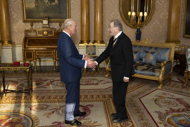 Audience at Buckingham Palace, London, 26 November 2025 King Charles III during an audience with Mr George Szirtes, who was presented with The King s Gold Medal for Poetry for 2024 at Buckingham Palace, London. Picture date: Wednesday November 26, 2025., Credit:Jordan Pettitt Avalon UK, London  Copyright: xJordanxPettittx xAvalonx 1054784226