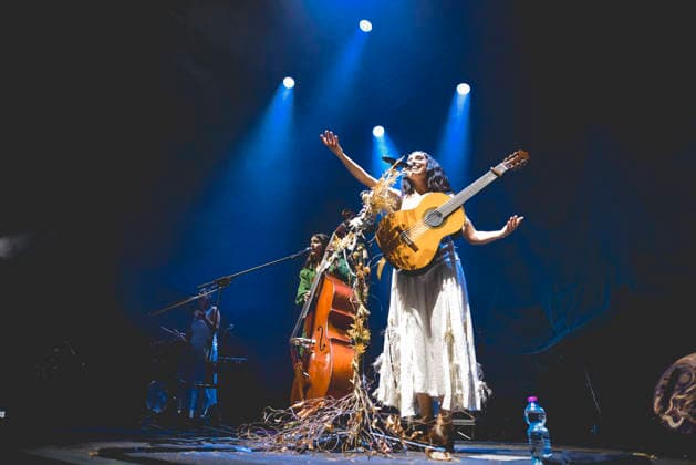 La Nina, Furèsta Europa Tour 2025 in Napoli, Italy - 26 Nov 2025 The Italian singer writer Carola Moccia better known as La Nina performs live at the PalaPartenope during her Furèsta Europa Tour 2025. Napoli Italy Copyright: xPaolaxVisonex xSOPAxImagesx PVNina635