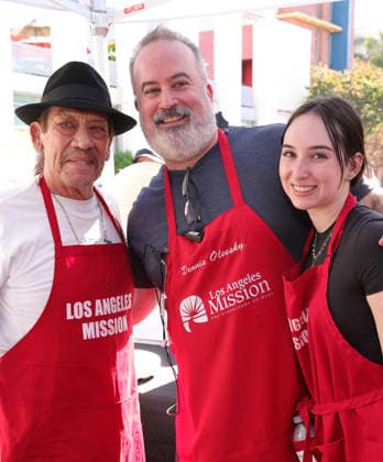 26 November 2025 - Los Angeles, California - Danny Trejo, Dennis Oleesky, Samantha Oleesky. 2025 Thanks & Giving On Skid Row held at Los Angeles Mission. Los Angeles USA - ZUMAa123 20251126_zaa_a123_033 Copyright: xADx
