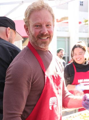 26 November 2025 - Los Angeles, California - Ian Ziering. 2025 Thanks & Giving On Skid Row held at Los Angeles Mission. Los Angeles USA - ZUMAa123 20251126_zaa_a123_034 Copyright: xADx