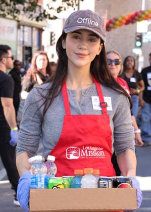 26 November 2025 - Los Angeles, California - Cailey Cowan. 2025 Thanks & Giving On Skid Row held at Los Angeles Mission. Los Angeles USA - ZUMAa123 20251126_zaa_a123_037 Copyright: xADx