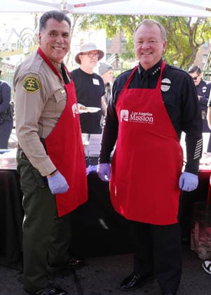26 November 2025 - Los Angeles, California - Sheriff Robert G. Luna, ief of the Los Angeles Police Department Jim McDonnell.. 2025 Thanks & Giving On Skid Row held at Los Angeles Mission. Los Angeles USA - ZUMAa123 20251126_zaa_a123_038 Copyright: xADx