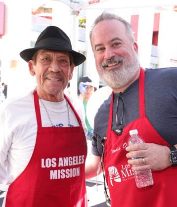 26 November 2025 - Los Angeles, California - Danny Trejo, Dennis Oleesky. 2025 Thanks & Giving On Skid Row held at Los Angeles Mission. Los Angeles USA - ZUMAa123 20251126_zaa_a123_042 Copyright: xADx