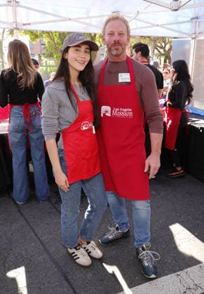 26 November 2025 - Los Angeles, California - Cailey Cowan, Ian Ziering,. 2025 Thanks & Giving On Skid Row held at Los Angeles Mission. Los Angeles USA - ZUMAa123 20251126_zaa_a123_054 Copyright: xADx