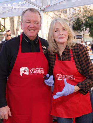 26 November 2025 - Los Angeles, California -Chief of the Los Angeles Police Department Jim McDonnell, Deidre Hall,. 2025 Thanks & Giving On Skid Row held at Los Angeles Mission. Los Angeles USA - ZUMAa123 20251126_zaa_a123_058 Copyright: xADx