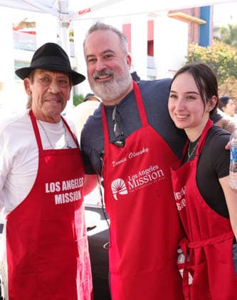26 November 2025 - Los Angeles, California - Danny Trejo, Dennis Oleesky, Samantha Oleesky. 2025 Thanks & Giving On Skid Row held at Los Angeles Mission. Los Angeles USA - ZUMAa123 20251126_zaa_a123_063 Copyright: xADx