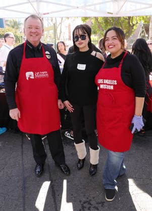 26 November 2025 - Los Angeles, California - Chief of the Los Angeles Police Department Jim McDonnell, Wendy Carrillo, Yi Zhou,. 2025 Thanks & Giving On Skid Row held at Los Angeles Mission. Los Angeles USA - ZUMAa123 20251126_zaa_a123_061 Copyright: xADx