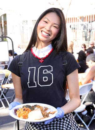 26 November 2025 - Los Angeles, California - Jessica Lee. 2025 Thanks & Giving On Skid Row held at Los Angeles Mission. Los Angeles USA - ZUMAa123 20251126_zaa_a123_076 Copyright: xADx