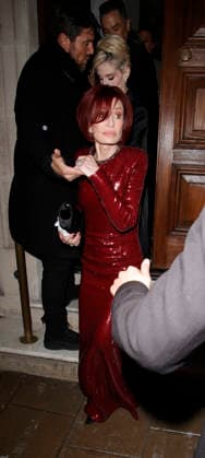 Sharon Osborne and Kelly Osborne England London Sharon Osborne and Kelly Osborne pictured leaving swanky Mayfair restaurant Sharon gives the thumbs up to team Jack as she s pictured leaving Resturant November 26, 2025 in London, England., Credit:James James Smart Pictures Avalon  Copyright: xJamesxJames xSmartxPicturesx xAvalonx 1054812250