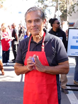26 November 2025 - Los Angeles, California - Antonio Villaraigosa,. 2025 Thanks & Giving On Skid Row held at Los Angeles Mission. Photo Copyright: xAdMediax