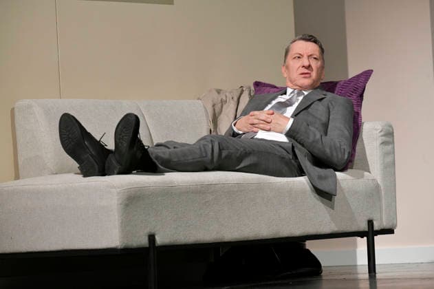 Jens Krause at the photo rehearsal for the play Der Neurosen Kavalier at the Schlosspark Theater Berlin, 26 11 2025 Foto:xM.xBehrensx xFuturexImagex neurosenkavalier_5139