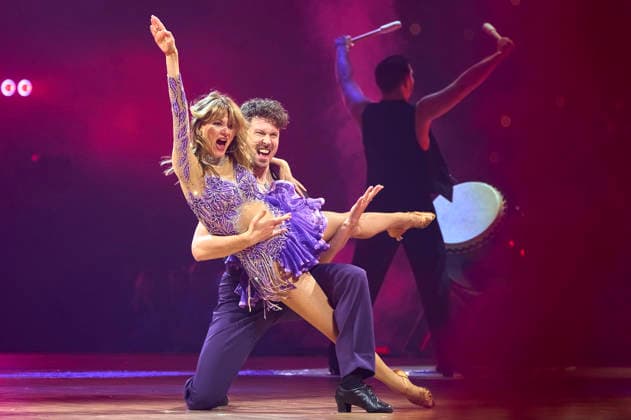 Ella Endlich und Valentin Lusin bei Let s Dance - Die Live-Tour 2025 in der ZAG Arena. Hannover, 25.11.2025 Foto:xU.xStammx xFuturexImagex dance_5133