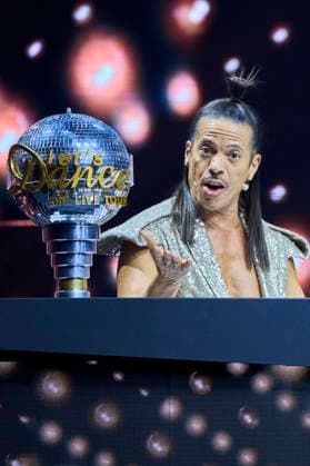 Jorge Gonzalez at Let s Dance The Live Tour 2025 in the ZAG Arena Hannover, 25 11 2025 Foto:xU.xStammx xFuturexImagex dance_5166