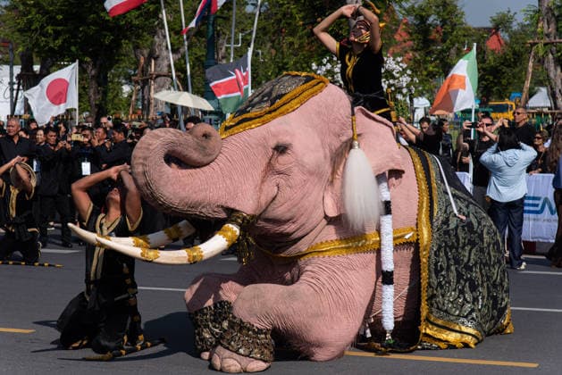 November 27, 2025, Bangkok, Thailand: A mahout and an elephant pays respect to the Queen Mother Sirikit outside the Royal Grand Palace in Bangkok. Mahouts and the elephants from Ayutthaya Elephant Palace travel from Ayutthaya to Bangkok to pay respect for the Queen Mother Sirikit at the Royal Grand Palace in Bangkok. The Queen Mother Sirikit died at the age of 93 on 24 October 2025 at the Chulalongkorn Hospital. Bangkok Thailand - ZUMAs197 20251127_aaa_s197_007 Copyright: xPeeraponxBoonyakiatx