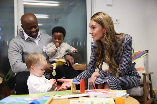 Royal Sculptor Lady Frances Petchey, sculpting Sir Christopher Wren, at St PaulÃ¢s Catherine, Princess of Wales, Patron of Anna Freud, during a visit to the children s mental health charity in north London, to discuss the vital role of relationships and connection in shaping babies, children and young people s future life outcomes. The Royal Foundation Centre for Early Childhood is launching a new project with Anna Freud to enhance the skills of health visitors to support early social and emotional development. Picture date: Thursday November 27, 2025., Credit:Geoff Pugh for the Telegraph Avalon  Copyright: xGeoffxPughxforxthexTelegraphx xAvalonx 1054967583