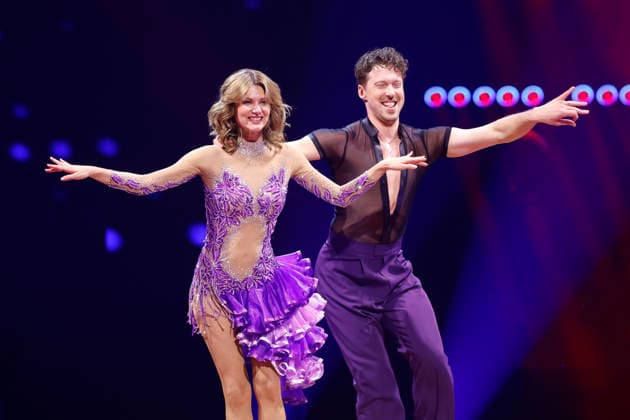 Singer Ella Endlich and professional dancer Valentin Lusin at Lets Dance Die Live Tour in the Lanxess Arena Cologne, 26 11 2025 NRW Germany Copyright: xChristophxHardtx