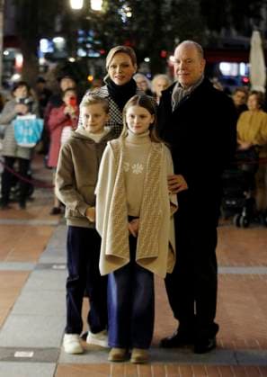 LANCEMENT ILLUMINATIONS NOEL FAMILLE PRINCIERE PHOTOPQR NICE MATIN Jean François Ottonello Monaco 27 11 2025 Lancement des illuminations de Noël par la famille princiere, place darmes le prince Albert II, la princesse Charlene, le prince hereditaire Jacques et la princesse Gabriella Monaco - 27 11 2025 Launch of the Christmas lights by the Princely Family at Place dArmes - Prince Albert II, Princess Charlene, Hereditary Prince Jacques, and Princess Gabriella Monaco France  Copyright: xPHOTOPQR NICExMATIN MAXPPPxJeanxFrançoisxOttonellox 20251127NIM5580 20251127NIM5580