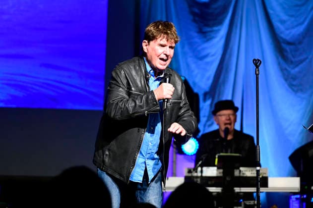 Frank Schöbel live at a concert of his Frank Schöbel zur Weihnachtszeit Tour at the Löbau Exhibition and Event Hall, 27 11 2025 Foto:xM.xWehnertx xFuturexImagex schoebel_5113