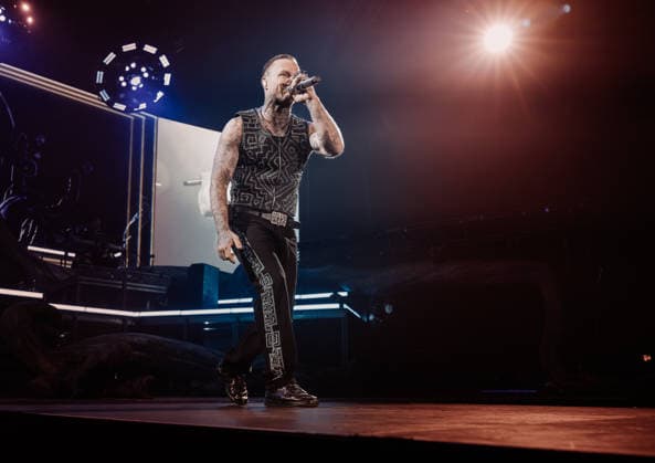27 11 2025, xlakx, Entertainment Music, Kontra K Augen traeumen Herzen sehen Tour 2025 v l The rapper Kontra K is on stage at the Uber Arena Berlin Berlin during his Augen traeumen Herzen sehen Tour 2025 Daniel Lakomski