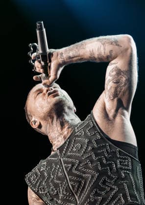 27 11 2025, xlakx, Entertainment Music, Kontra K Augen traeumen Herzen sehen Tour 2025 v l The rapper Kontra K is on stage at the Uber Arena Berlin Berlin during his Augen traeumen Herzen sehen Tour 2025 Daniel Lakomski