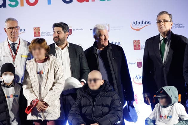 Laying of the first stone of the Aladina Pediatric Gymnasium 2I D The President of the Regional Government, Fernando López Miras, the actor Richard Gere and the Mayor of Murcia, José Ballesta, during the laying of the first stone of the Aladina Pediatric Gymnasium, at the Virgen de La Arrixaca Maternity Hospital, November 28, 2025, in Murcia Spain The act consists of laying the first stone of what will be the largest pediatric oncology gymnasium in Spain, of about 400 square meters and a budget of around one million euros NOVEMBER 28, 2025 GERE ACTOR GYMNASIO FUNDACIÓN ALADINA NIÑOS ONCOLOGÍA PIXELADA Murcia Murcia Espana Copyright: xEduxBotellax 7134179