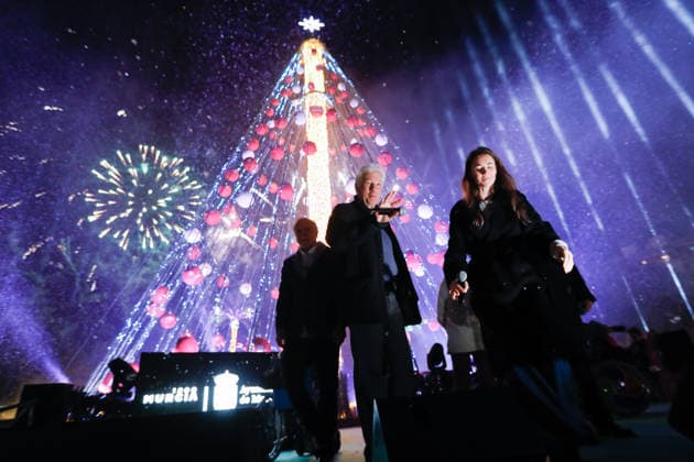 Switching on the Christmas lights in Murcia Actor Richard Gere participates in the lighting of the Great Christmas Tree of Murcia 2025, on November 28, 2025, in Murcia Spain Along with the mayor, the children of the Aladina Foundation, its president, Paco Arango, and its director, Ishtar Espejo, as well as Richard Gere, participate in the lighting, co-president of The Gere Foundation This event, as well as the previous one to lay the first stone of the Aladina Pediatric Gymnasium, are focused on raising awareness and funds for children and adolescents with cancer 28 NOVEMBER 2025 LIGHTING OF CHRISTMAS LIGHTS PEDIATRIC FAMOUS FAMOUS CANCER ALADINA FOUNDATION Murcia Murcia Spain Copyright: xEduxBotellax 7134206