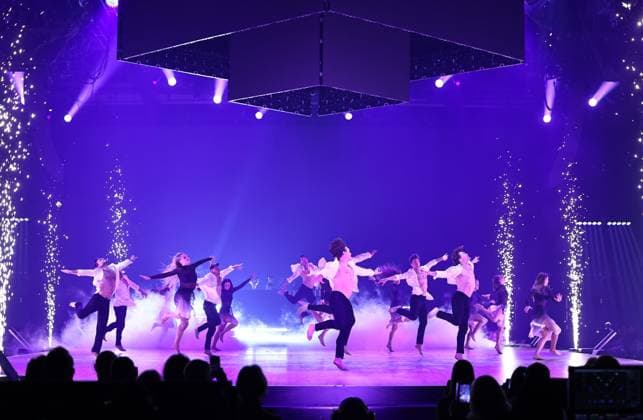 Let s Dance Live Tour 2025 in Erfurt EDITORIAL USE ONLY FOR EDITORIAL USE 28 11 2025, Erfurt, Messehalle, Let™s Dance Das Original Live Tour 2025 im Bild Dance performance by the professional dancers
