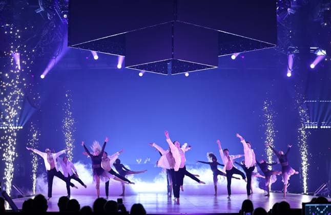 Let s Dance Live Tour 2025 in Erfurt EDITORIAL USE ONLY FOR EDITORIAL USE 28 11 2025, Erfurt, Messehalle, Let™s Dance Das Original Live Tour 2025 im Bild Dance performance by the professional dancers