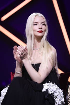 Anya Taylor Joy attends the Opening Red Carpet during the 22nd Marrakech International Film Festival on November 28, 2025 in Marrakech, Morocco Marrakech, Morocco 28 11 2025 451096 2025 11 28 MARRAKECH Morocco  Copyright: xRomualdxMeigneuxx xStarfacex STAR_451096_193