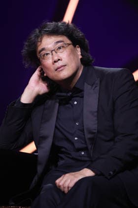 Jury President Bong Joon ho arrives on stage during the Opening Ceremony during the 22nd Marrakech International Film Festival on November 28, 2025 in Marrakech, Morocco Marrakech, Morocco 28 11 2025 451096 2025 11 28 MARRAKECH Morocco  Copyright: xRomualdxMeigneuxx xStarfacex STAR_451096_197