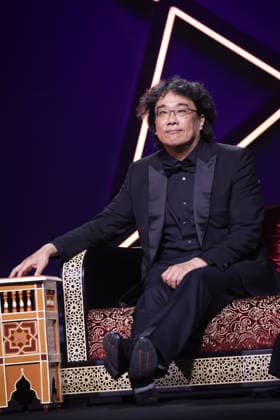 Jury President Bong Joon ho arrives on stage during the Opening Ceremony during the 22nd Marrakech International Film Festival on November 28, 2025 in Marrakech, Morocco Marrakech, Morocco 28 11 2025 451096 2025 11 28 MARRAKECH Morocco  Copyright: xRomualdxMeigneuxx xStarfacex STAR_451096_198