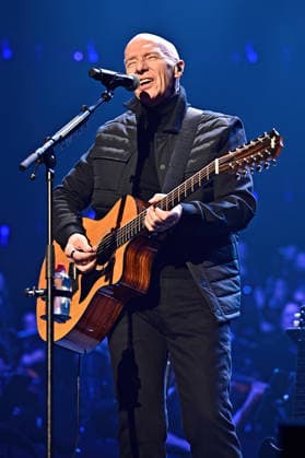Night of the Proms 2025 Singer Midge Ure during a performance at the Night of the Proms 2025 on 28 11 2025 at the SAP Arena Mannheim 20251128MWI099249