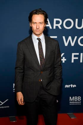 ABBberlin Tom Schilling Actor on the red carpet at the festival opening AROUND THE WORLD IN 14 FILMS at Cinestar Kino in der Kulturbrauerei Berlin on 28 11 2025 Berlin Germany